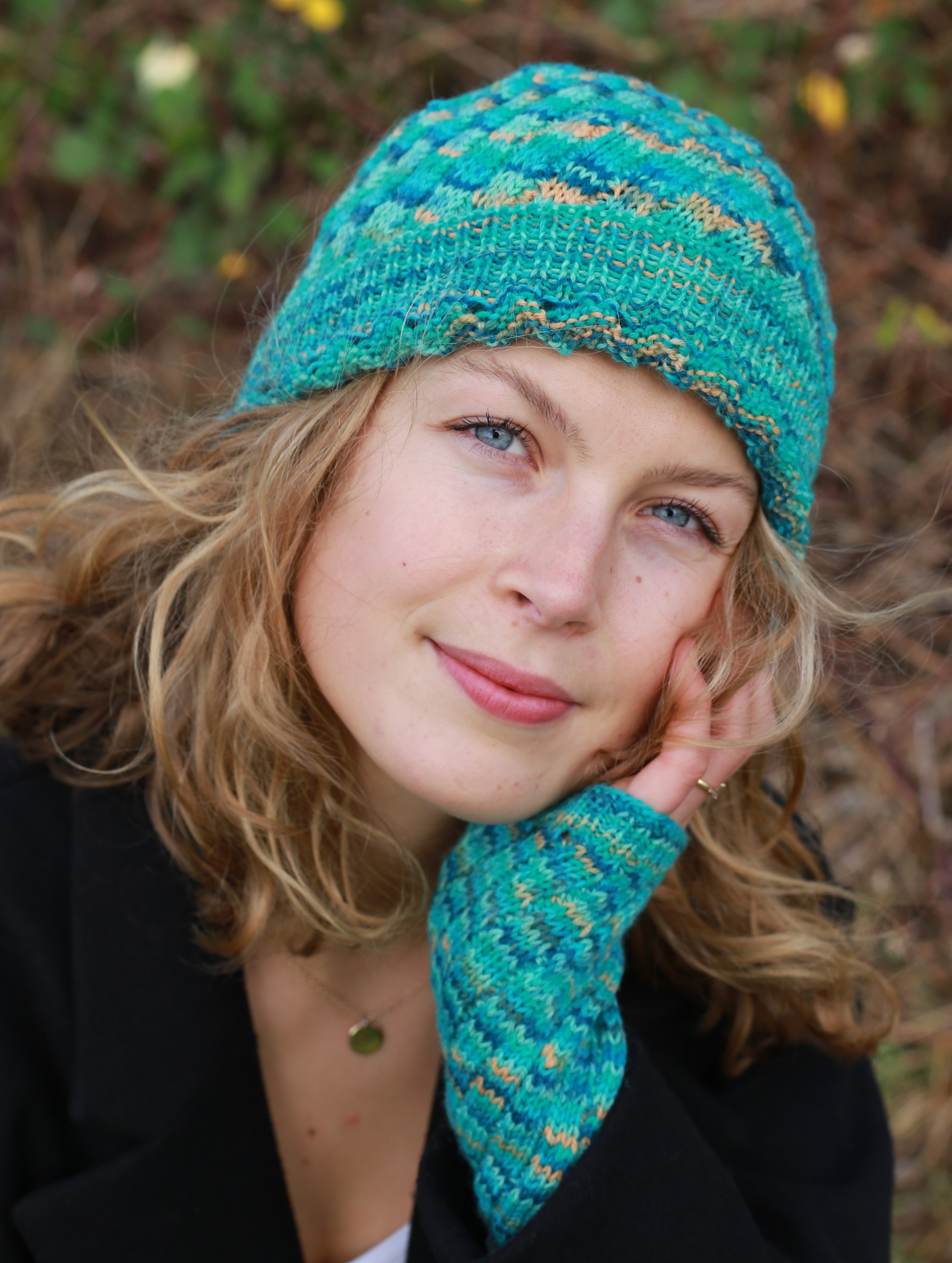  Modell 23095 Mütze und 23096 Stulpen Fortissima Merino 