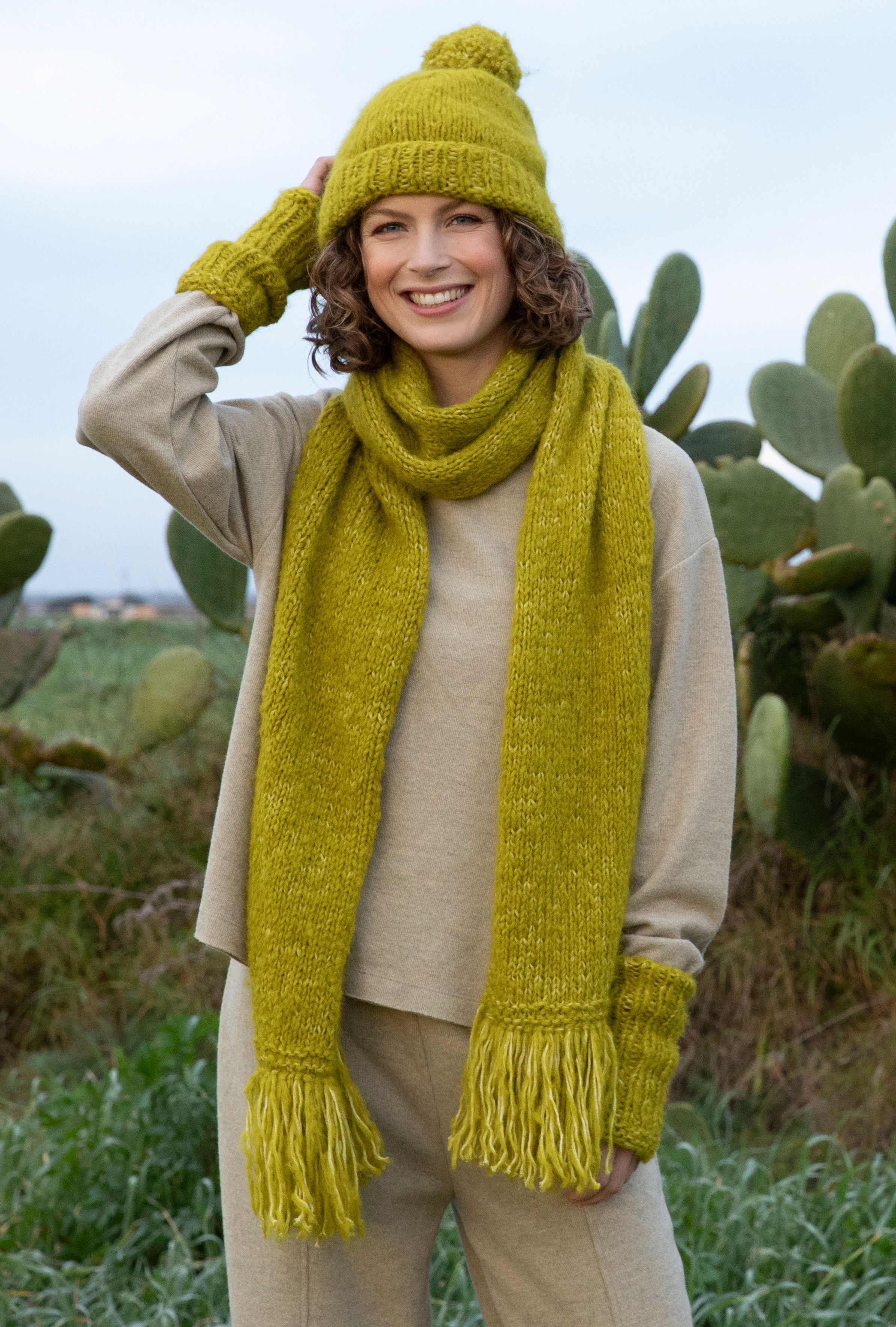  Rebecca 99 Model 1-3 Mütze, Schal und Stulpen Cosy Alpaca 